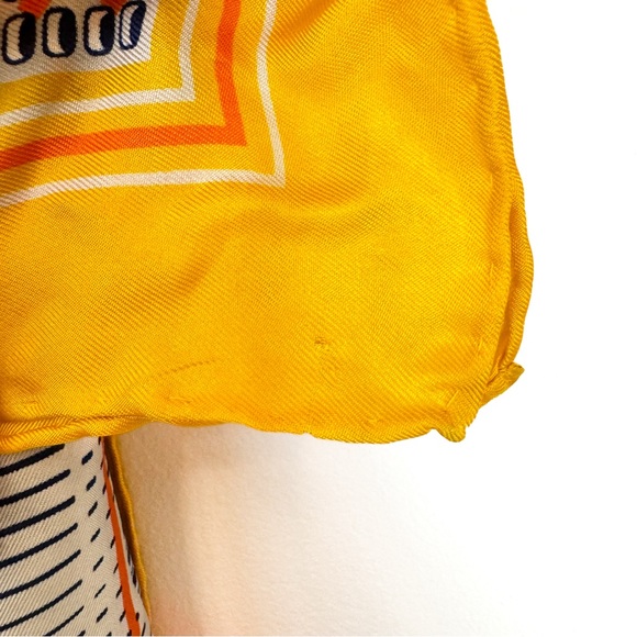 Vintage Daisy Silk Scarf - Picture 8 of 10